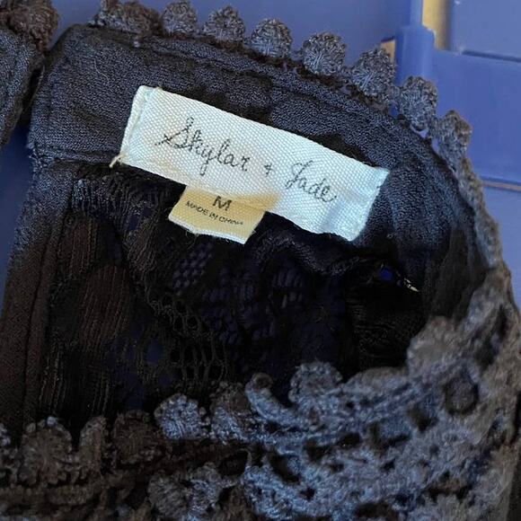 Skylar & Jade Medium Lace Cut Out Dress High Neck Keyhole Back Sleeveless Rayon - Picture 3 of 10